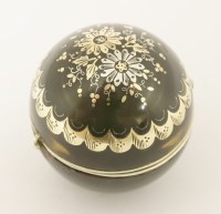 Lot 603 - A late 18th century piqué work tortoiseshell vinaigrette