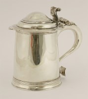Lot 503 - A Britannia standard Queen Anne silver tankard and cover