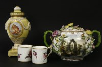 Lot 194 - A 19th century Minton pot pourri and cover