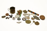 Lot 138 - A quantity of militaria