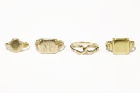 Lot 258 - An 18ct gold gentleman's signet ring with vacant plaque
