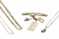 Lot 265 - A collection of jewellery to include a single row coral twig necklace