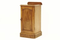 Lot 761 - A Victorian mahogany pot cupboard