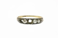 Lot 40 - A gold graduated diamond ring