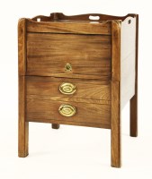 Lot 604 - A George III mahogany night commode