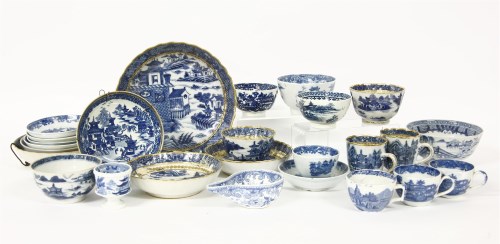 Lot 157 - A quantity of 18th century English porcelain tea bowls
