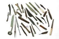 Lot 86 - A collection of mixed metalware knives and spoons