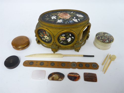 Lot 83 - A quantity of curiosities