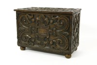 Lot 220 - An oak box