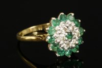 Lot 750 - A gold