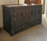 Lot 540 - An oak mule chest