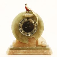 Lot 472 - An Art Deco two-colour onyx mantel clock