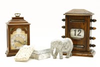 Lot 332 - A quantity of collectables