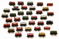Lot 79 - Hornby 'Dublo' tankers