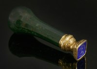Lot 19 - A gold-mounted hardstone desk seal