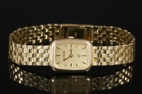 Lot 625 - A ladies' 9ct gold Jean Pierre quartz bracelet watch