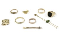 Lot 46 - A gentleman's 9ct gold cushion shaped onyx signet ring
