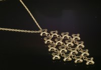 Lot 302 - A 9ct gold Hila pendant