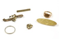 Lot 204 - A 9ct gold signet ring