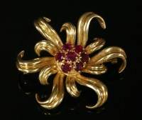 Lot 215 - A gold