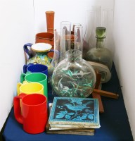 Lot 383 - A collection of pottery