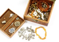 Lot 47 - A collection of jewellery to include a curb link charm bracelet