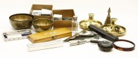 Lot 115 - A collection of miscellaneous items