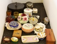 Lot 358 - A collection of objects du vertu