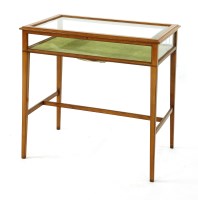 Lot 1065 - An Edwardian strung and crossbanded satinwood bijouterie table