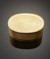 Lot 34 - An 18ct oval gold box