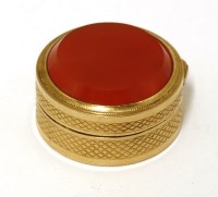Lot 8 - An 18ct gold vinaigrette