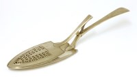 Lot 134 - A George III old English pattern pastry/sandwich server