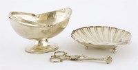 Lot 161 - An Edwardian silver shell-shaped butter dish