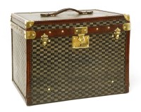 Lot 438 - A Goyard hat box