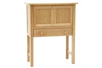 Lot 467 - A modern oak drinks cabinet