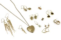 Lot 5 - A 9ct gold heart shaped locket on chain