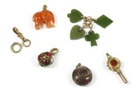 Lot 33 - A collection of items to include a gold cased watch key