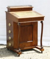 Lot 423 - A Victorian Davenport
