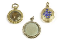 Lot 19 - A gold locket