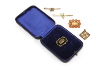 Lot 70 - A Georgian gold coral cabochon brooch