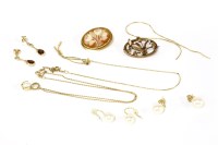 Lot 44 - A gold single cultured freshwater pearl pendant