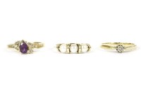 Lot 7 - A gold single stone diamond ring