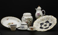 Lot 196 - A quantity of decorative ceramics