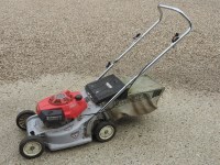 Lot 445 - A Honda HR173 petrol lawnmower