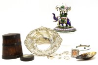 Lot 196 - A small pierced silver basket