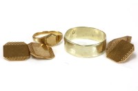 Lot 132 - A 9ct gold flat section wedding ring