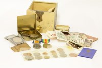 Lot 102 - A collection of coins