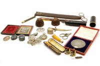 Lot 182 - An 18ct gold mounted amber cheroot holder