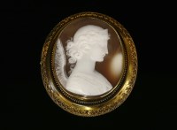 Lot 26 - A Victorian Etruscan-style cased gold shell cameo brooch/pendant