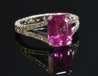 Lot 422 - A platinum